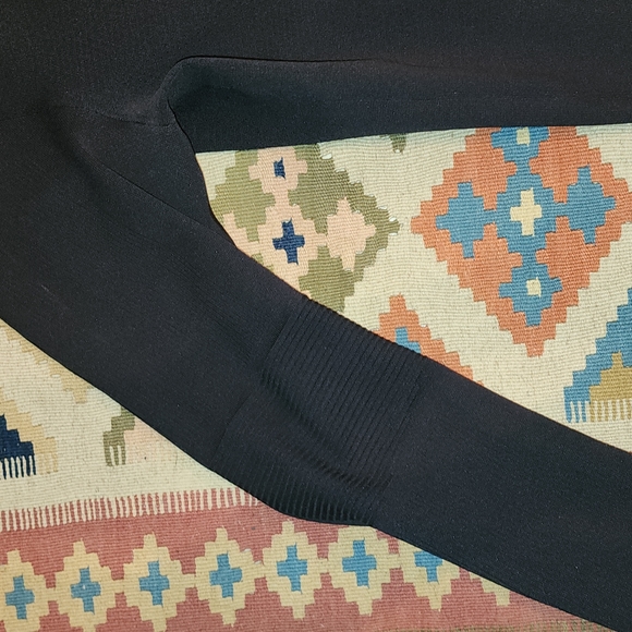 Descente Jogging Outfit (Black, XL, included pants and top) - Picture 4 of 9